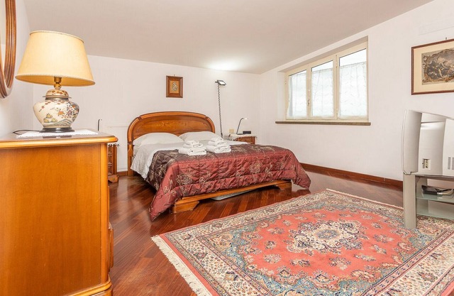 Cosy apartment in villa for 4 people with WIFI, A/C, TV, balcony and parking, close to Rome