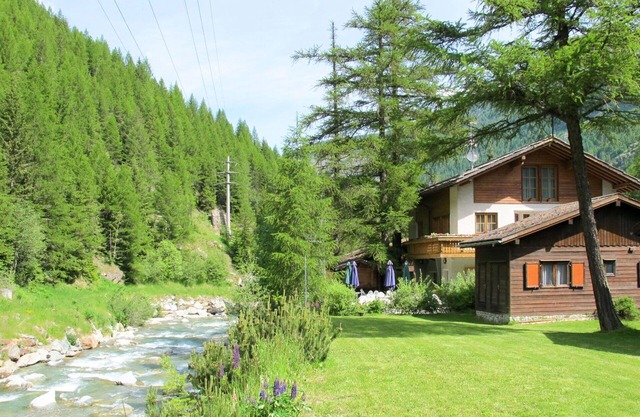 Cosy apartment in villa for 6 guests with WIFI, TV, patio, pets allowed and parking