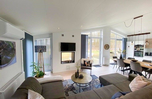 Cosy apartment in villa for 2 people with WIFI, A/C, TV, patio and parking