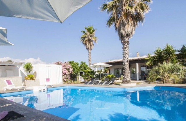 Cosy apartment in villa for 8 people with WIFI, pool, A/C, TV, patio and pets allowed