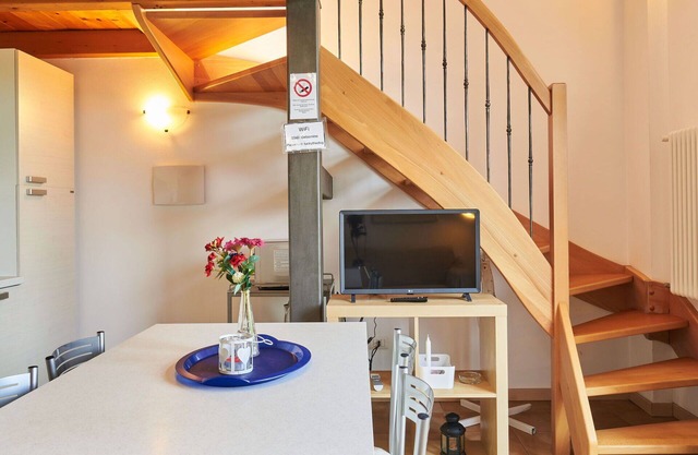 Cosy apartment in villa for 4 guests with A/C, WIFI, TV, patio, pets allowed and parking