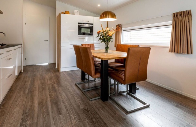 Cosy apartment in villa for 6 guests with pool, WIFI, A/C, TV, terrace and parking