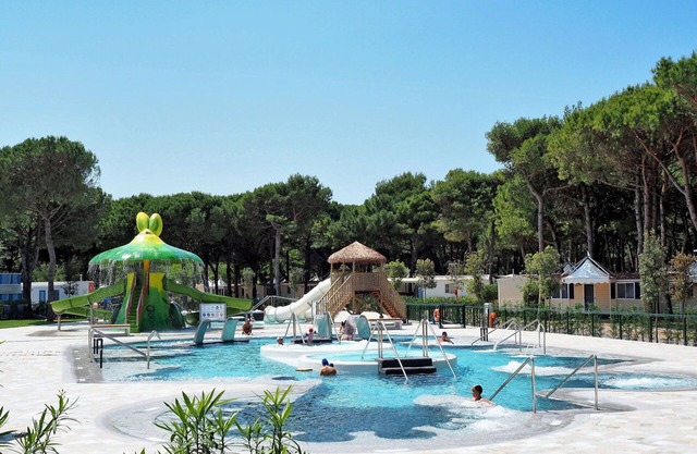 Cosy apartment in villa for 4 guests with A/C, pool, WIFI, TV, terrace and parking