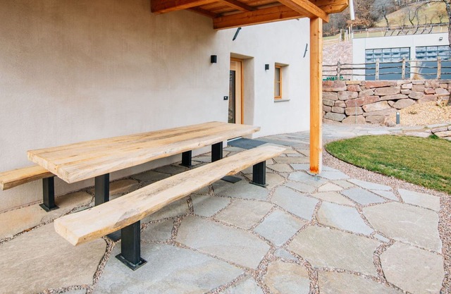 Cosy apartment in villa for 4 guests with WIFI, TV, patio and parking