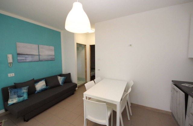 Cosy apartment in villa for 4 guests with WIFI, A/C, TV, terrace, pets allowed and parking
