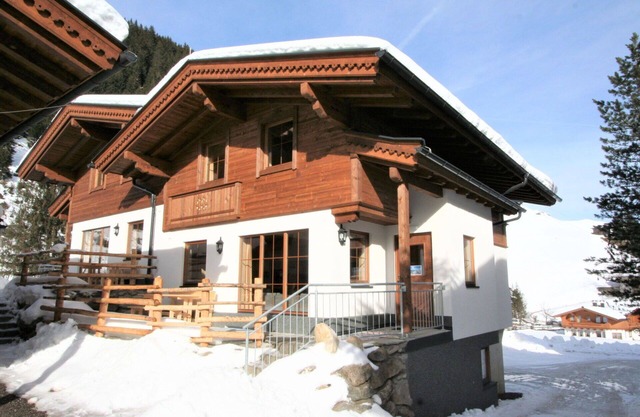 Cosy apartment in villa for 9 guests with WIFI, TV, terrace and parking