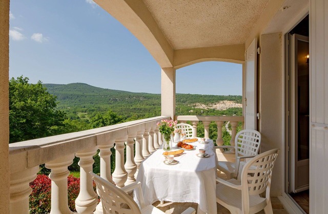 Cosy apartment in villa with WIFI, TV, balcony, pets allowed, panoramic view and parking
