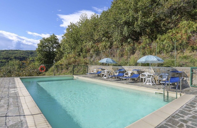 Cosy apartment in villa for 4 people with pool, WIFI, terrace, pets allowed and parking