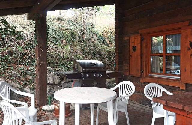 Cosy apartment in villa for 6 guests with WIFI, TV, terrace, pets allowed and parking