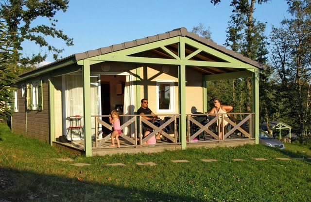 Cosy apartment in villa for 4 guests with pool, WIFI, TV, terrace, pets allowed and parking