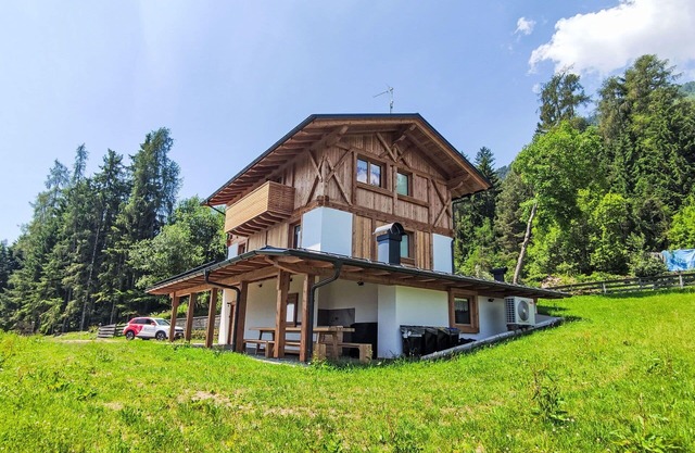 Cosy apartment in villa for 8 guests with WIFI, TV, patio, panoramic view and parking