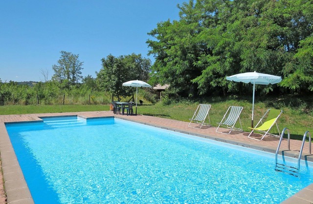 Cosy apartment in villa for 5 guests with WIFI, pool, patio and parking