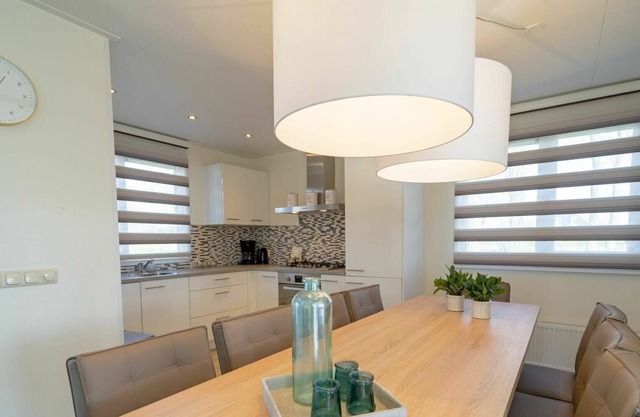 Cosy apartment in villa for 10 guests with pool, WIFI, TV, terrace and parking