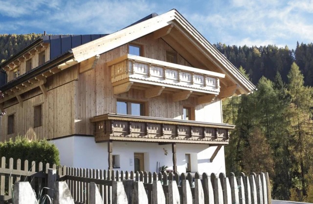 Cosy apartment near ski lift in Fendels