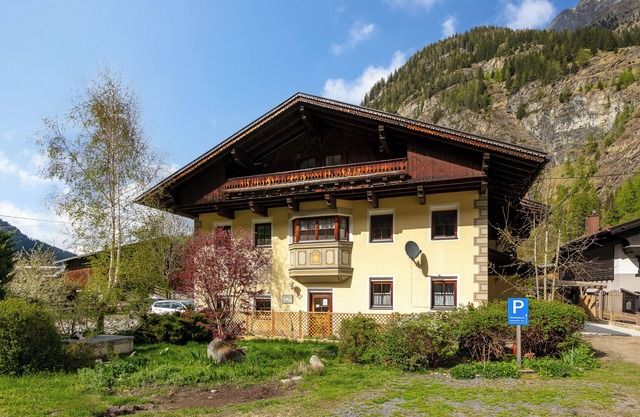 Cosy apartment near the ski bus to Sölden