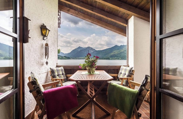 Cosy Apartment Riepl with Lake Access, Garden, Balcony & Wi-Fi