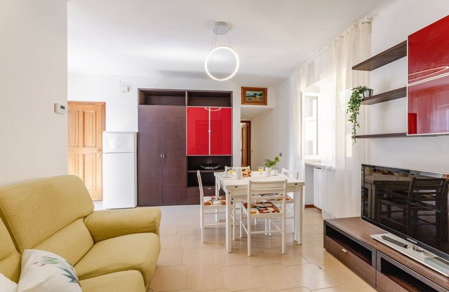 Cosy apartment with A/C, WIFI, TV, terrace and panoramic view, close to Porto Recanati