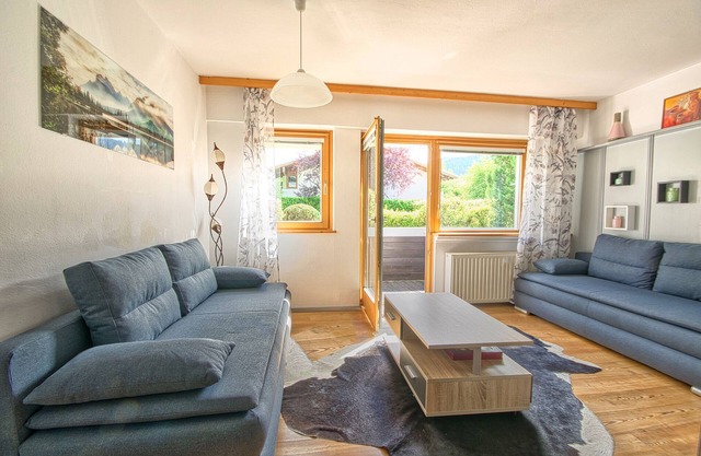 Cosy apartment with access to a private-bathing area