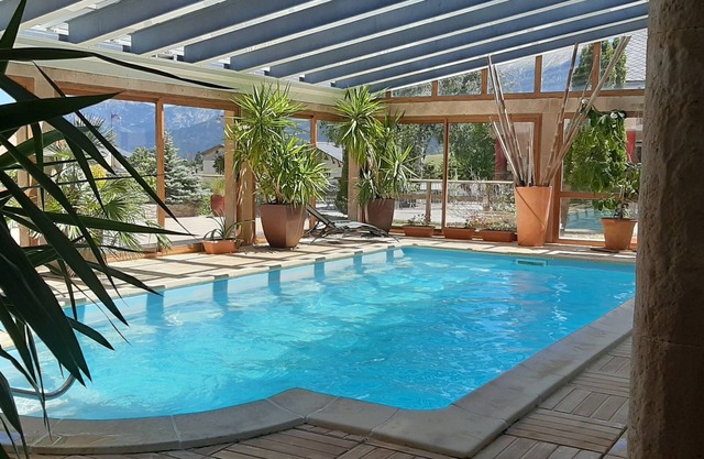 COSY APARTMENT with JACUZZI, SWIMMING POOL, SAUNA, SPORT ROOM & GAME ROOM