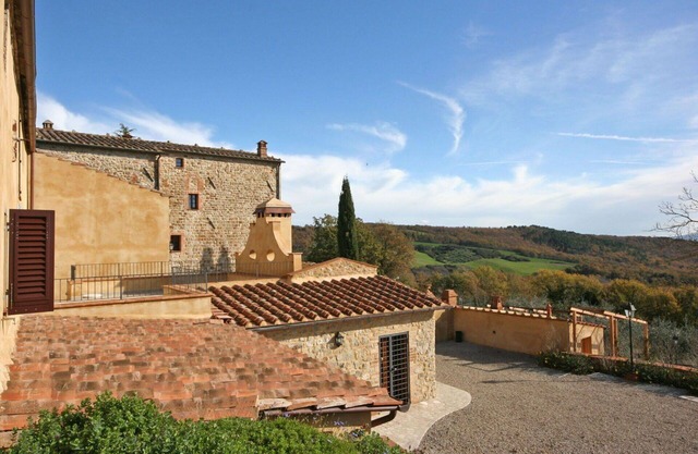 Cosy apartment with pool, WIFI, TV, pets allowed and parking, close to San Gimignano
