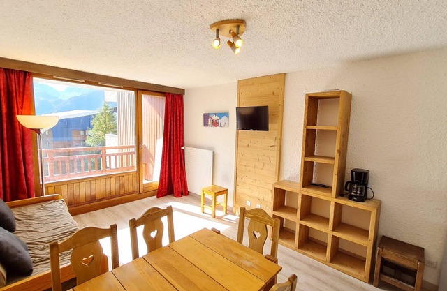 Cosy apt 4/6 ppl, balcony, near the ski station