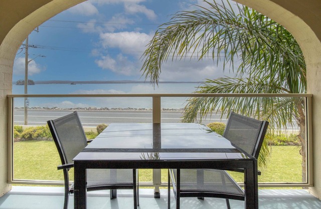 Cosy Beachside Apartment with a Sunrise Ocean View