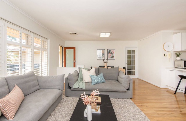 Cosy Brighton Apartment close to Church St