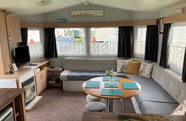 Cosy Caravan Just 5 min Walk to the Beach