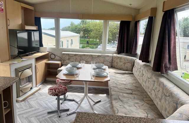 Cosy caravan with free WiFi at Sand le Mere Holiday Park, ref 71009R