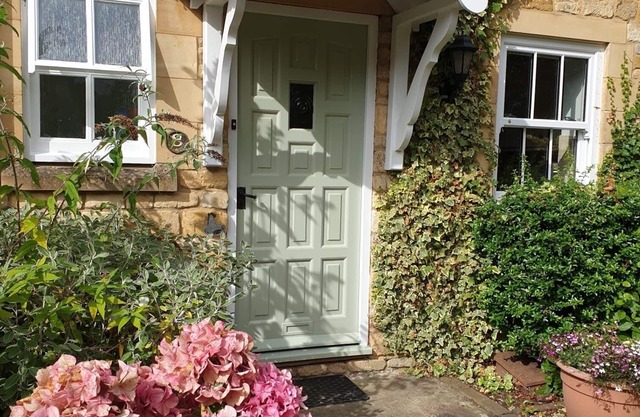 Cosy Carol Cottage Just Off The High Street