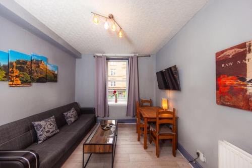 Cosy Central Apartment by the Meadows 2