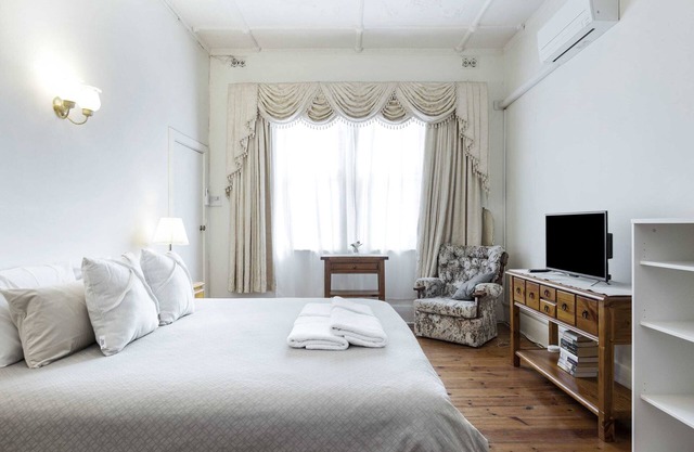 Cosy Central Glenelg | Park Views