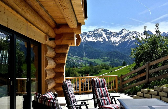 Cosy Chalet with Panoramic View, Sun Terrace and Free Summer Mountain Cable Car
