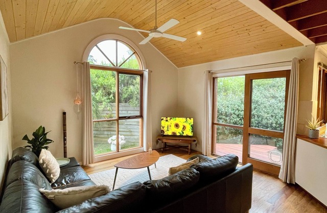 Cosy Coastal Nest