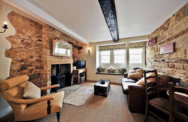 Cosy Cotswold retreat with log burner