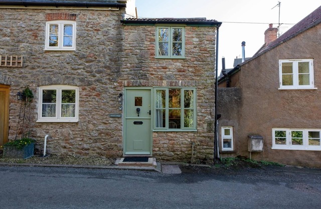 Cosy Cottage in the Mendip Hills, Private Parking