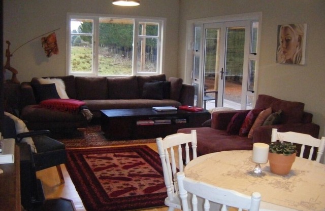 Cosy cottage w modern facilities on 10 acres farm