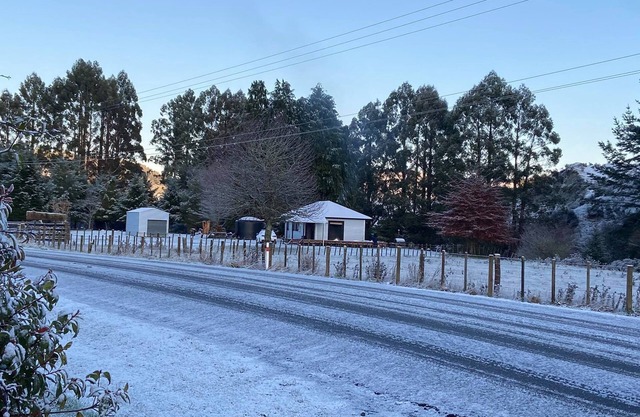Cosy Country Cottage - Hot Tub- Pizza Oven- Fire Pit - Rural Setting On 4 Acres