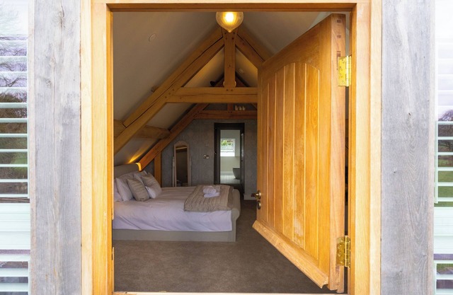 Cosy countryside luxury apartment sleeping two. Surrounded by stunning panoramic views.