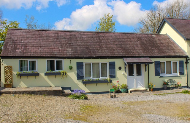 Cosy dog friendly cottage in an idyllic rural setting near amazing beaches