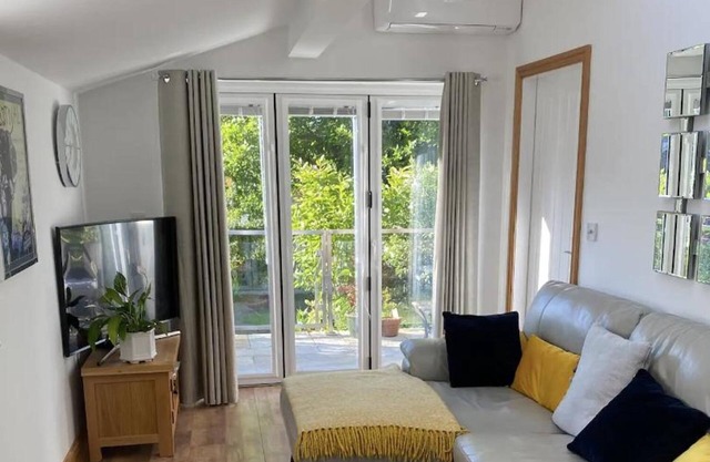 Cosy dog friendly self contained apartment