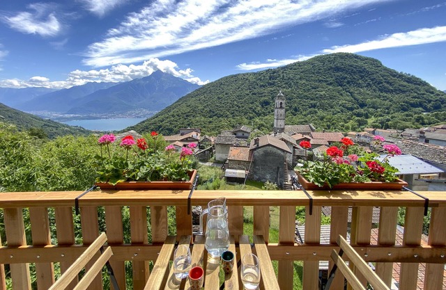 Cosy flat for nature lovers in the rustic mountain village of Livo on Lake Como