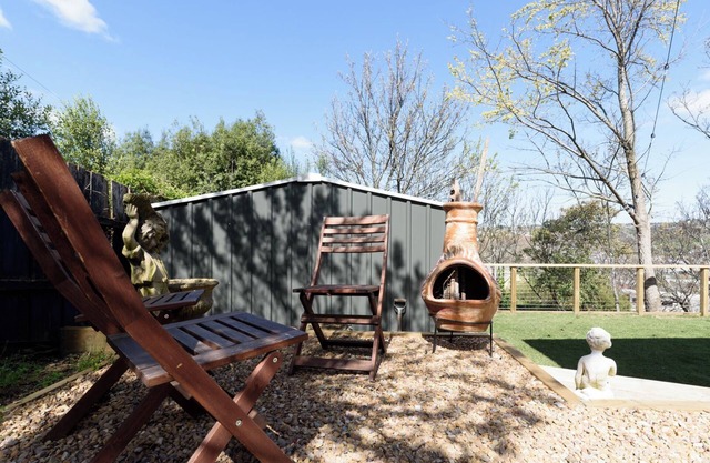 Cosy Getaway with outdoor spaces