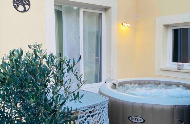 Cosy gites with private spas and swimming pool