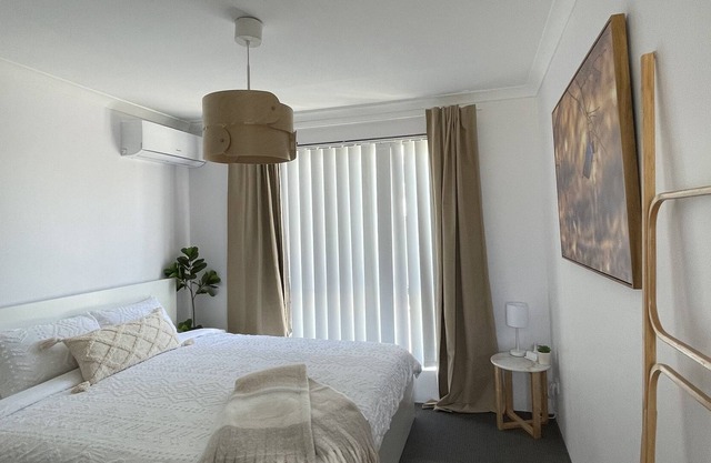 Cosy Grassland Retreat