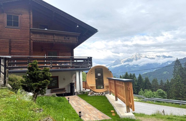 Cosy holiday apartment near the ski area
