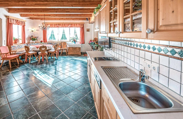 Cosy holiday apartment with fantastic views over alpine pastures and mountains.