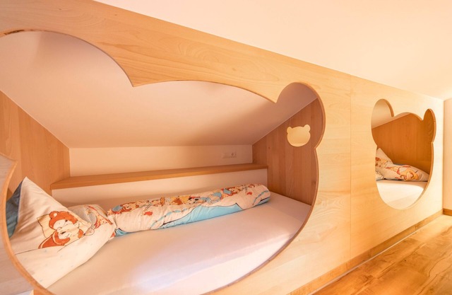 Cosy Holiday Apartment "Sonnleiten der kleinen Bären 8" with Mountain View, Wi-Fi, Garden