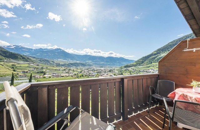 Cosy Holiday Apartment Kornus with Mountain View