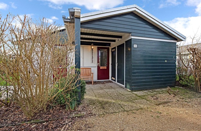Cosy Holiday Home Petten aan Zee with Pool, Garden, Terrace & Wi-Fi